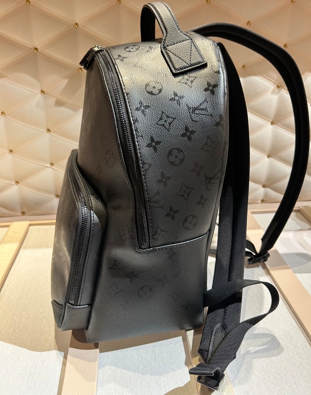 お洒落【Louis Vuitton】ディスカバリー・カーゴ バックパック