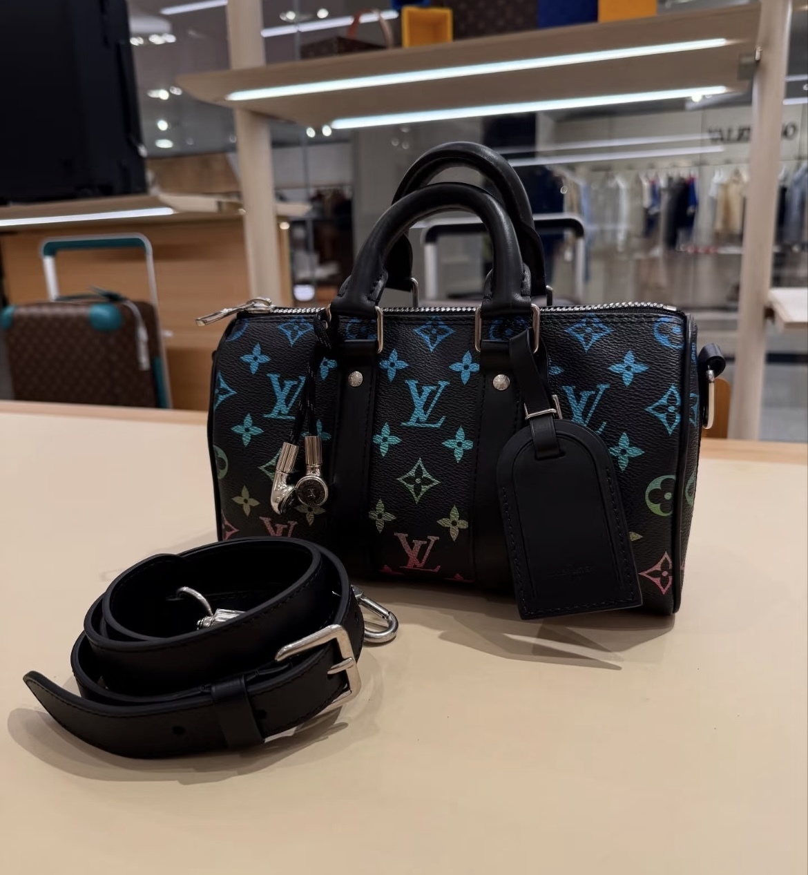 【目を惹くグラデーション♪】Louis Vuitton★バンドリエール25