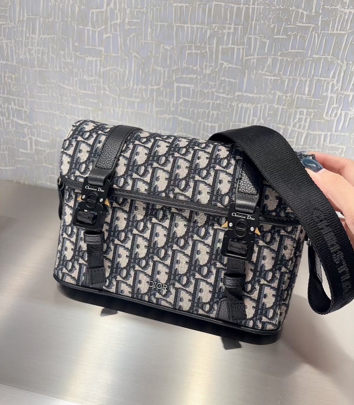 【大人気♪】Dior Hit the Road メッセンジャーバッグ