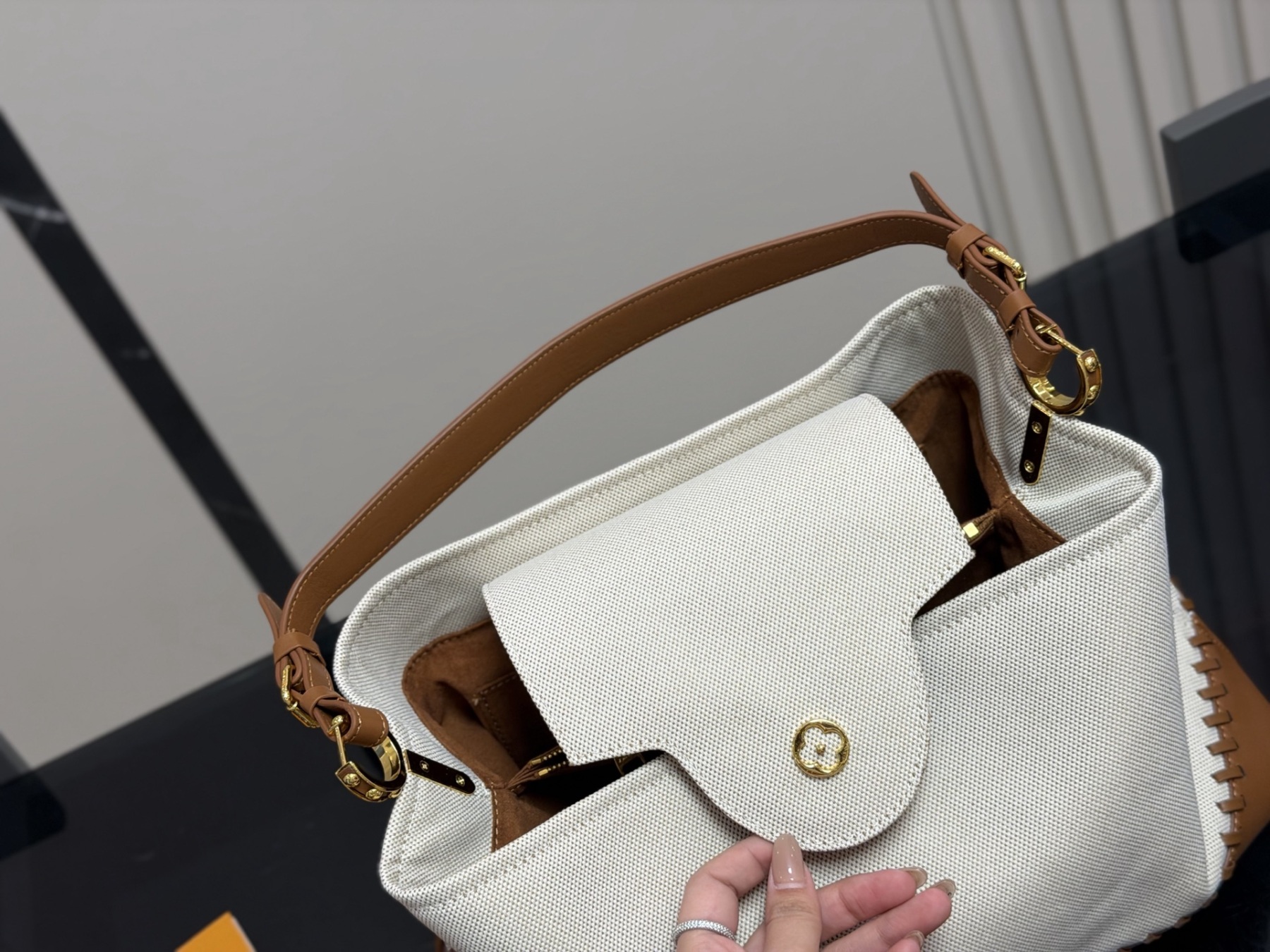 【希少なシルバー金具】★LOUIS VUITTON★ ハンドバッグ 25cm