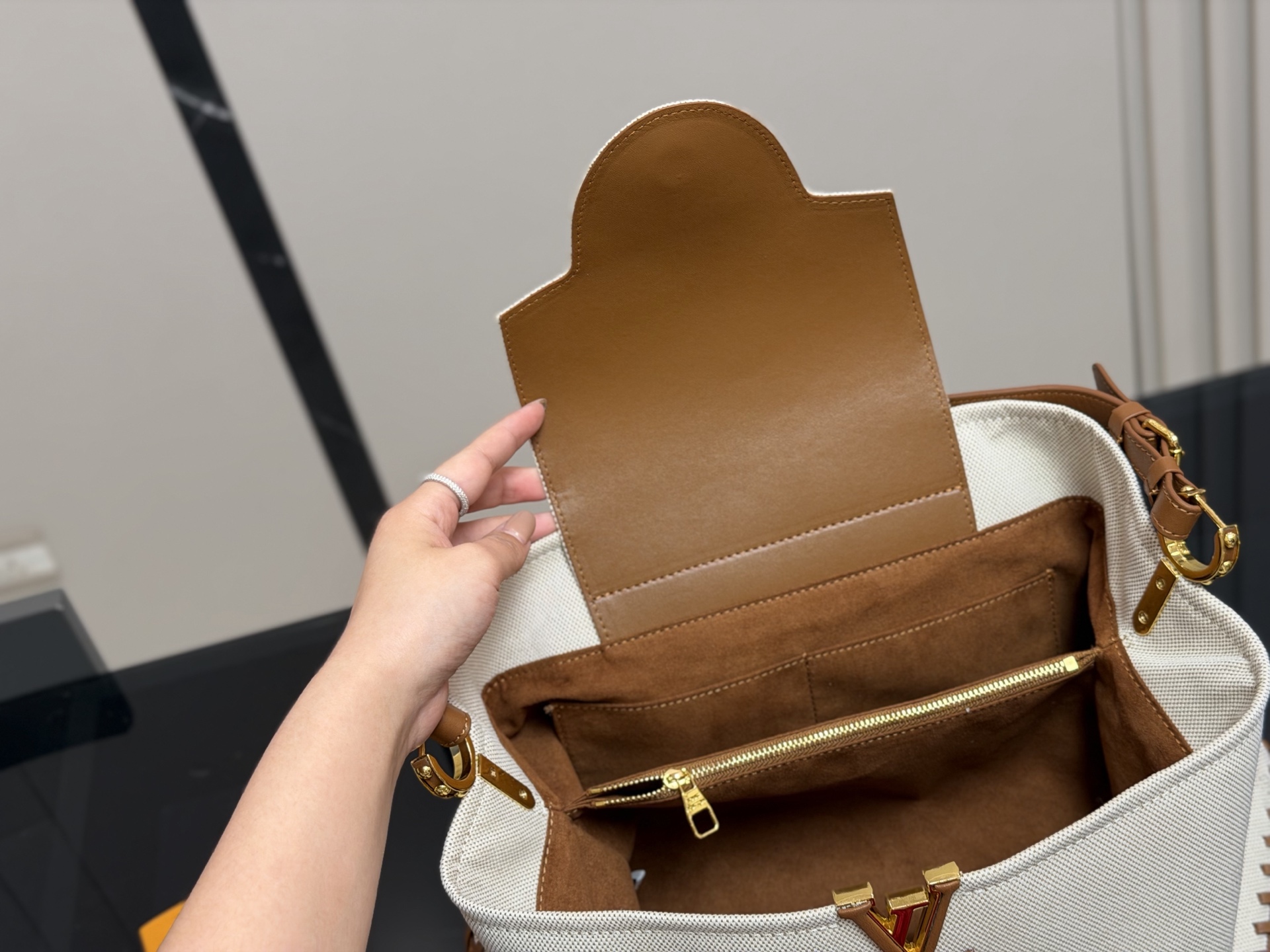 【希少なシルバー金具】★LOUIS VUITTON★ ハンドバッグ 25cm