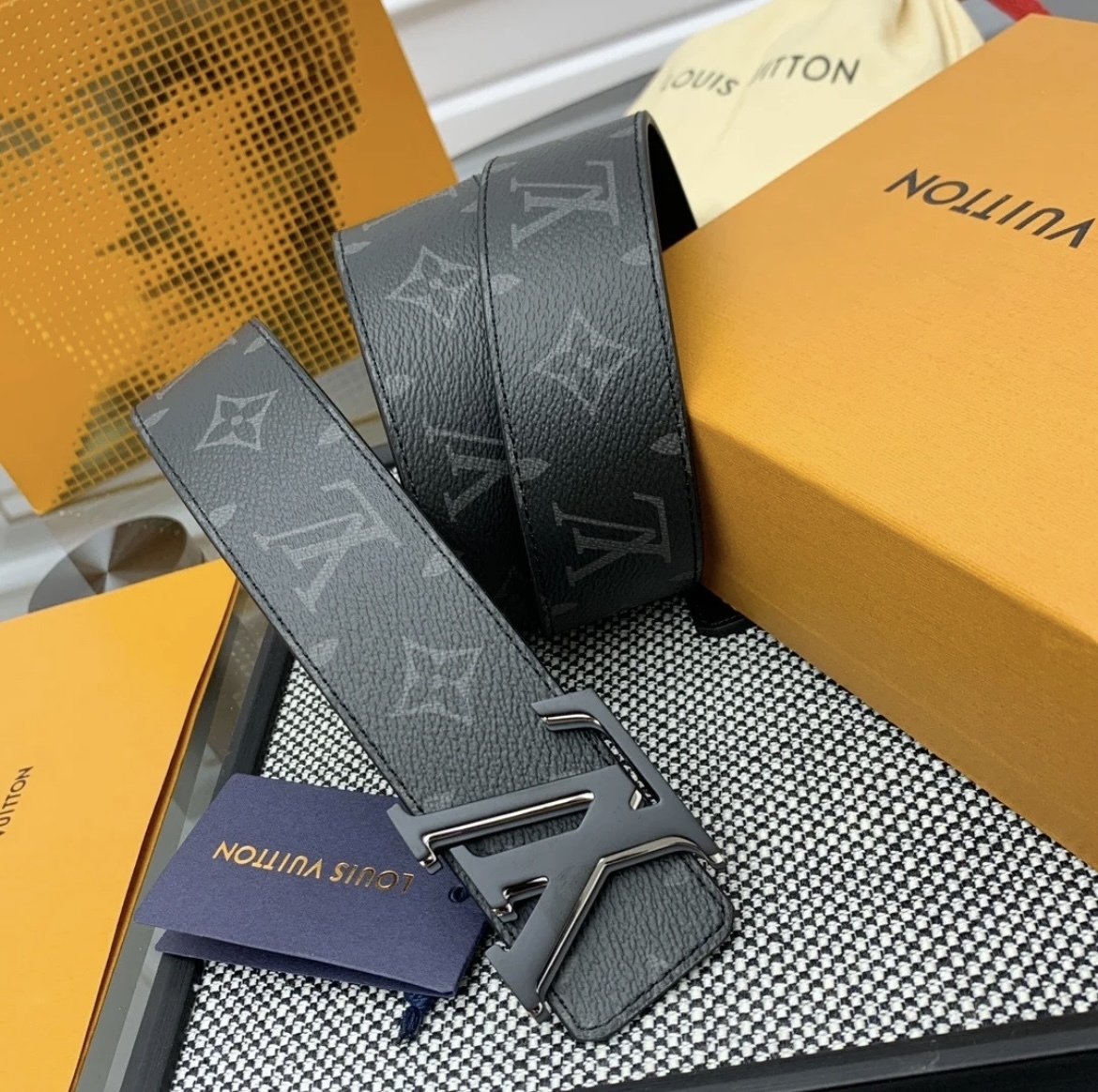 【LOUIS VUITTON日本公式許可旗艦店】ベルト ご好評に付き再入荷！！