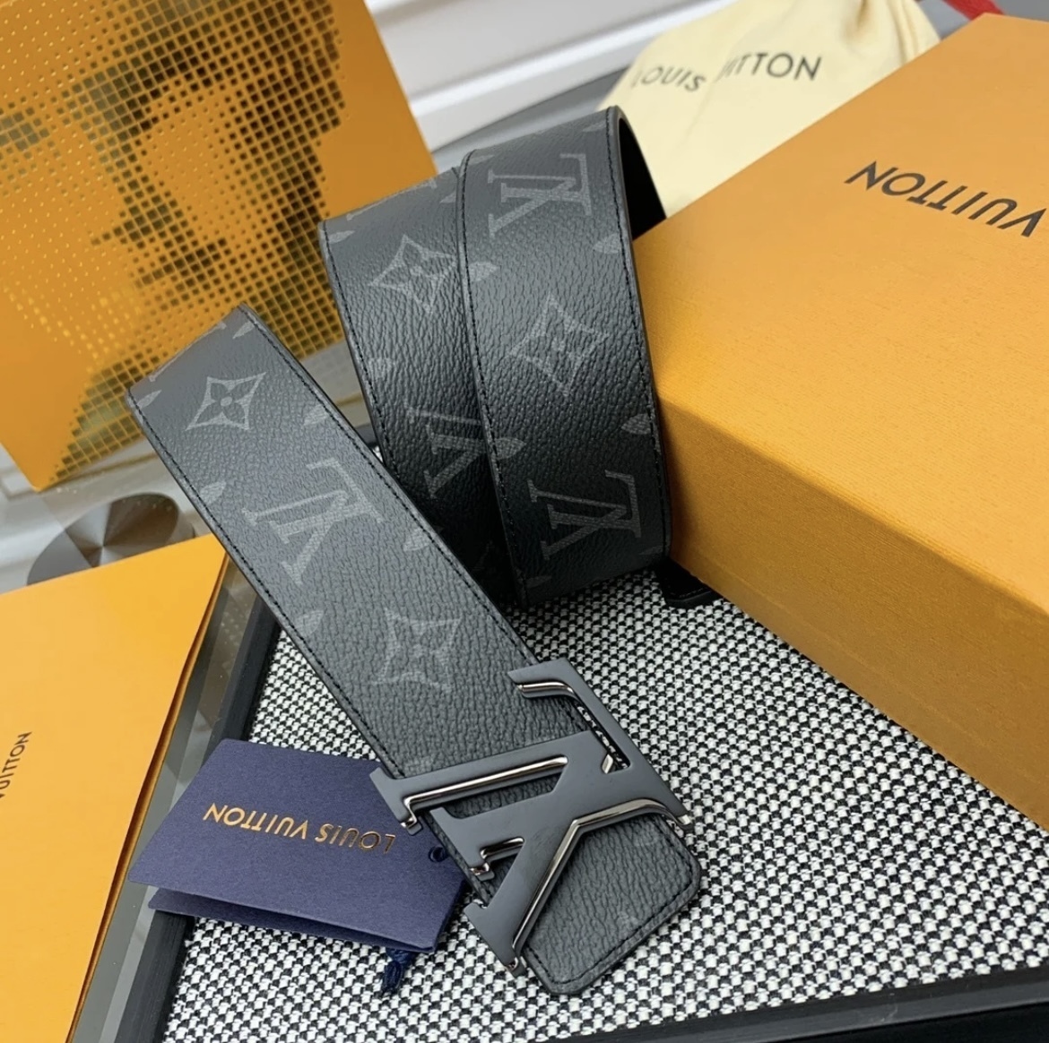 【LOUIS VUITTON日本公式許可旗艦店】ベルト ご好評に付き再入荷！！