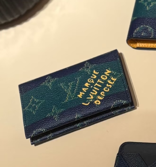 【唯一無二の存在感♪】Louis Vuitton　カードホルダー M25796