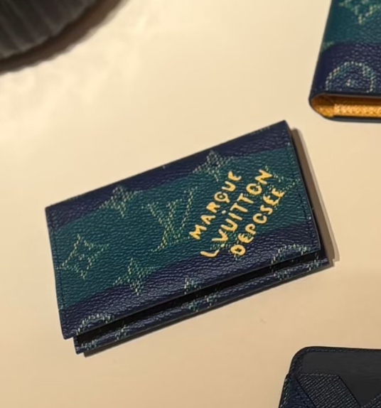 【唯一無二の存在感♪】Louis Vuitton　カードホルダー M25796