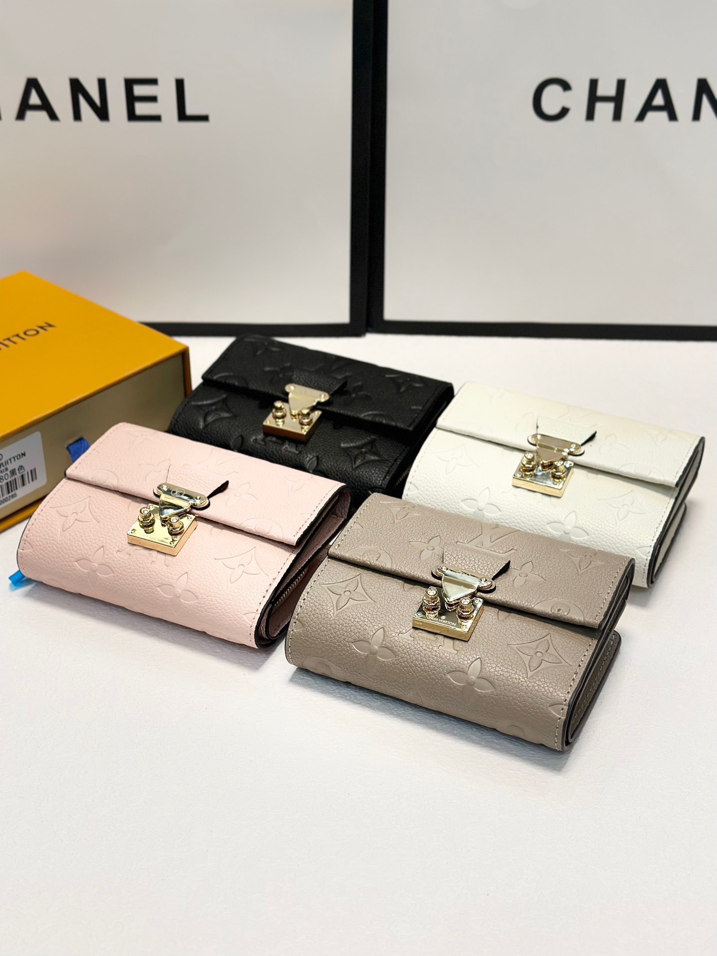 Louis Vuitton ポルトフォイユ・メティス  M80880 M81071