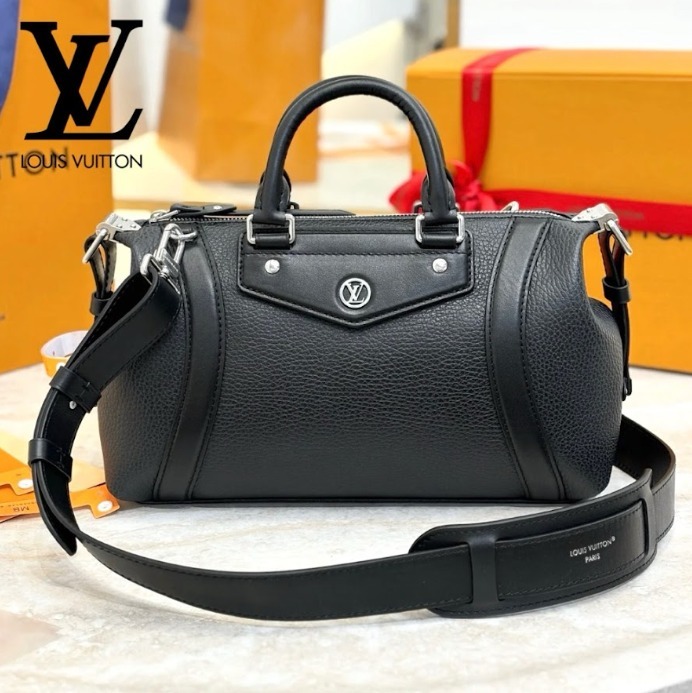 上品でクール♡【Louis Vuitton】LV バイカー PM バッグ