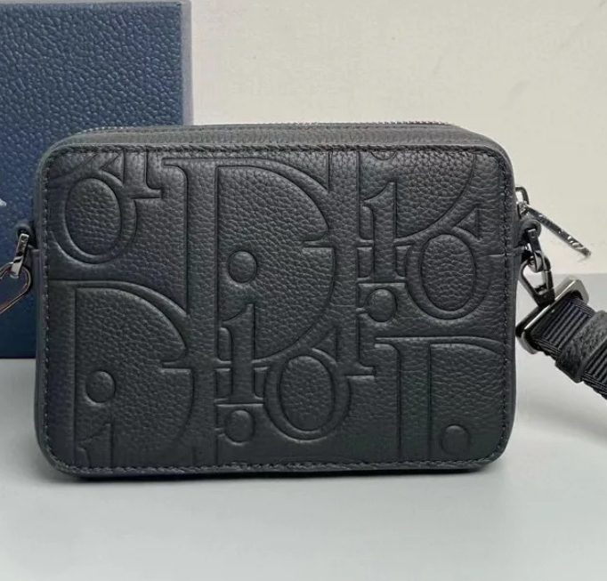 *DIOR* ディオール ストラップ付き ジップポーチ