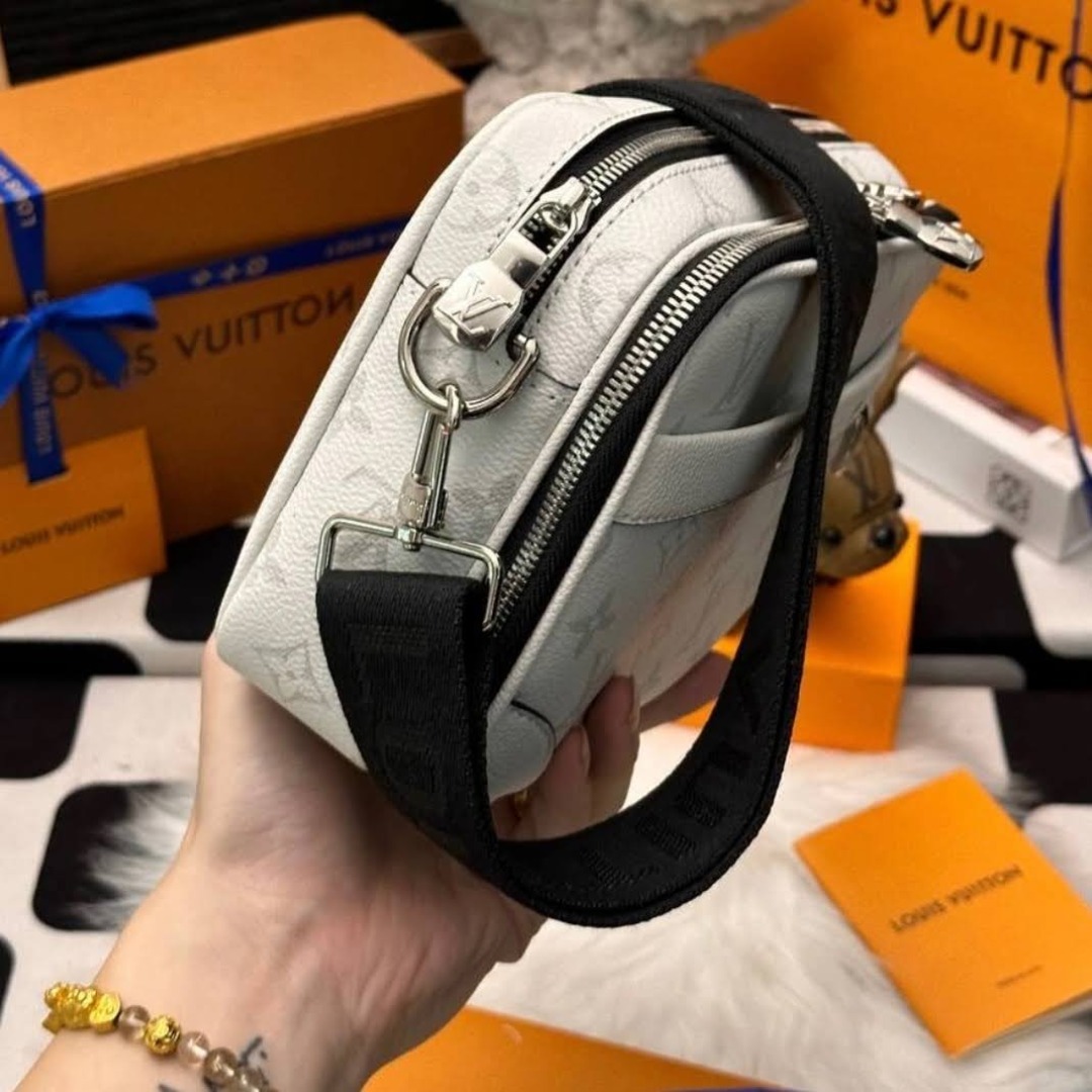 【新作】LV アルファメッセンジャーバッグホワイトモノグラム