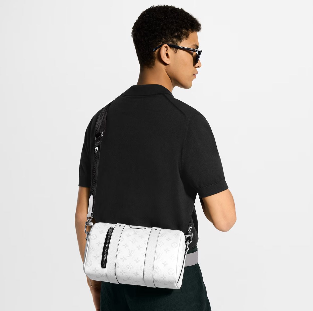 【洗練された都会派バッグ】Louis Vuitton シティ・キーポル M27644