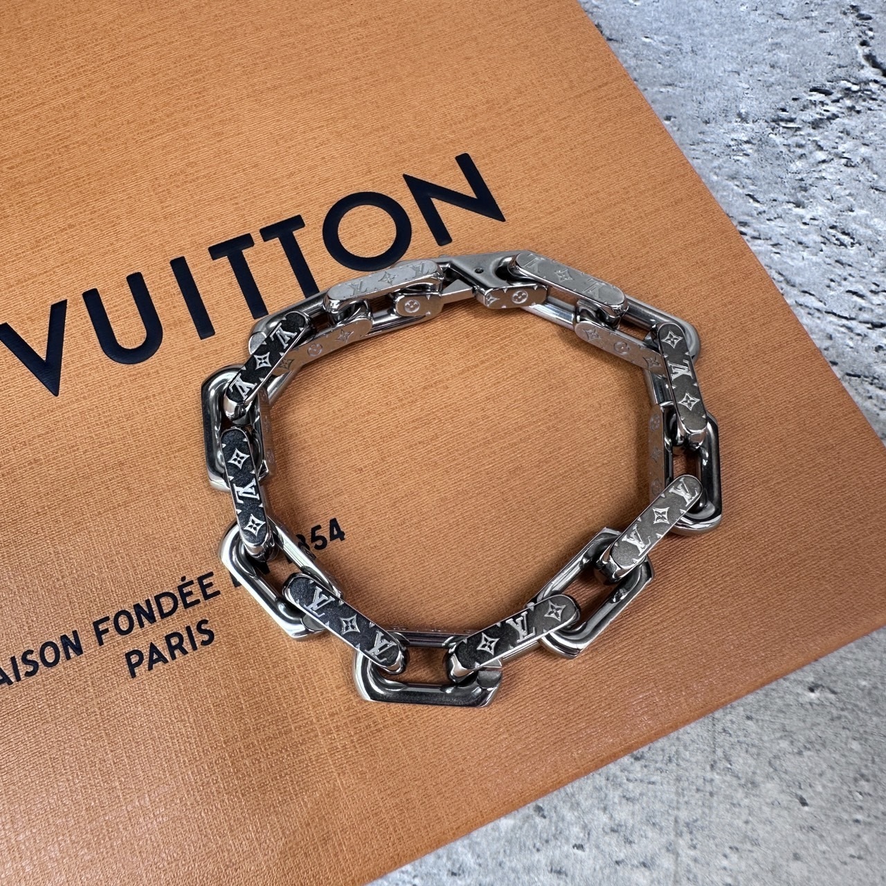 Louis Vuitton モノグラムチェーン ブレスレット