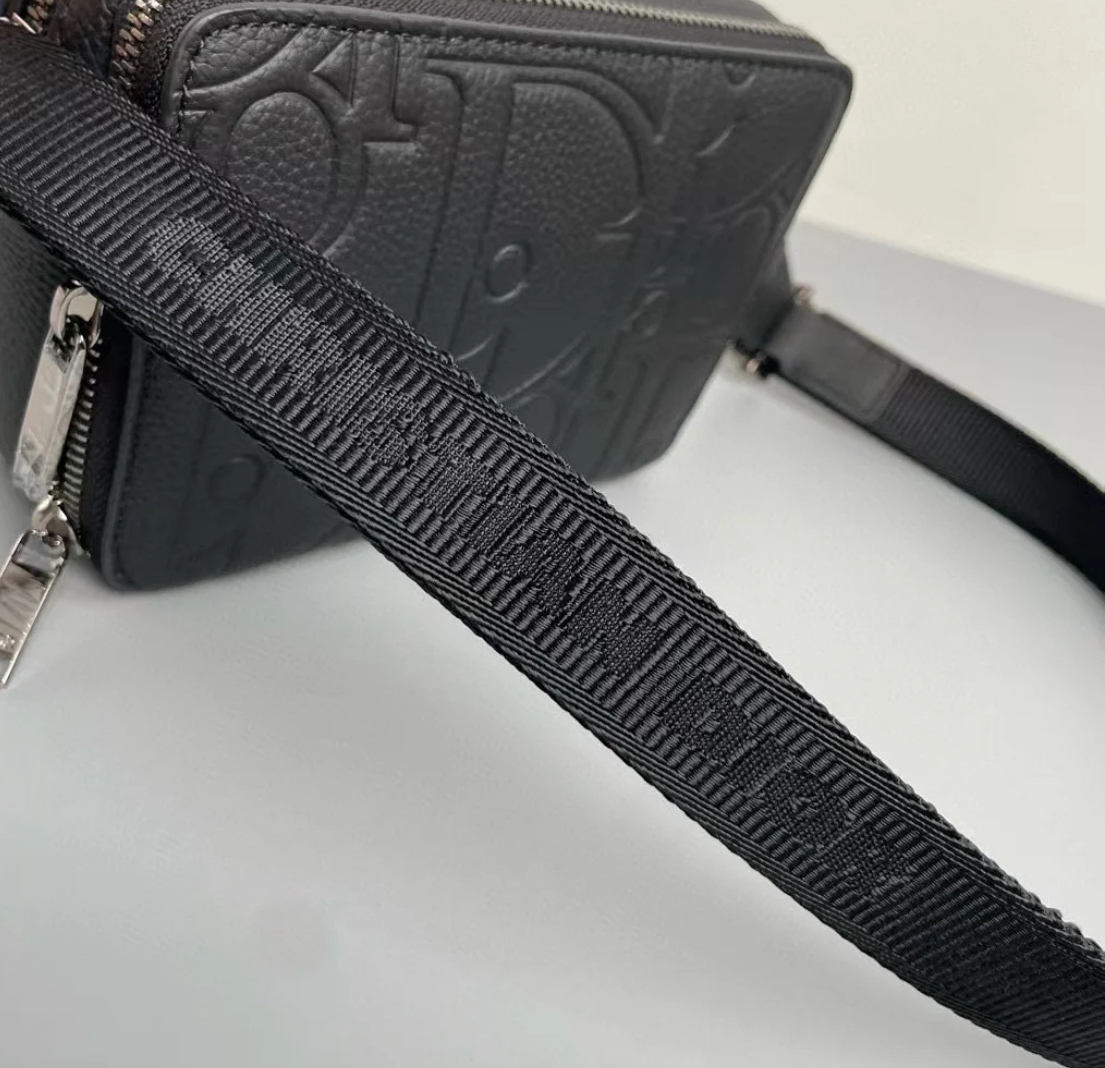 *DIOR* ディオール ストラップ付き ジップポーチ