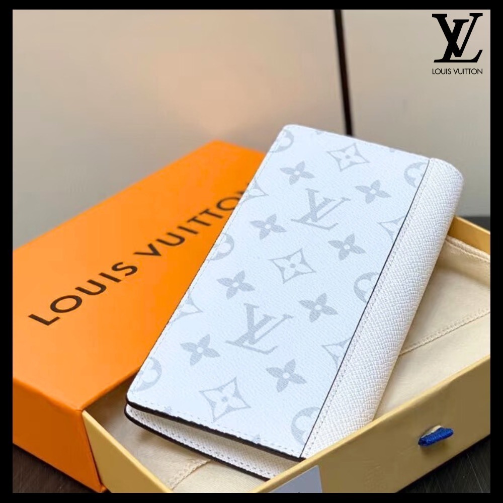 ホワイトで大人の余裕【Louis Vuitton】ジッピーウォレット M14127