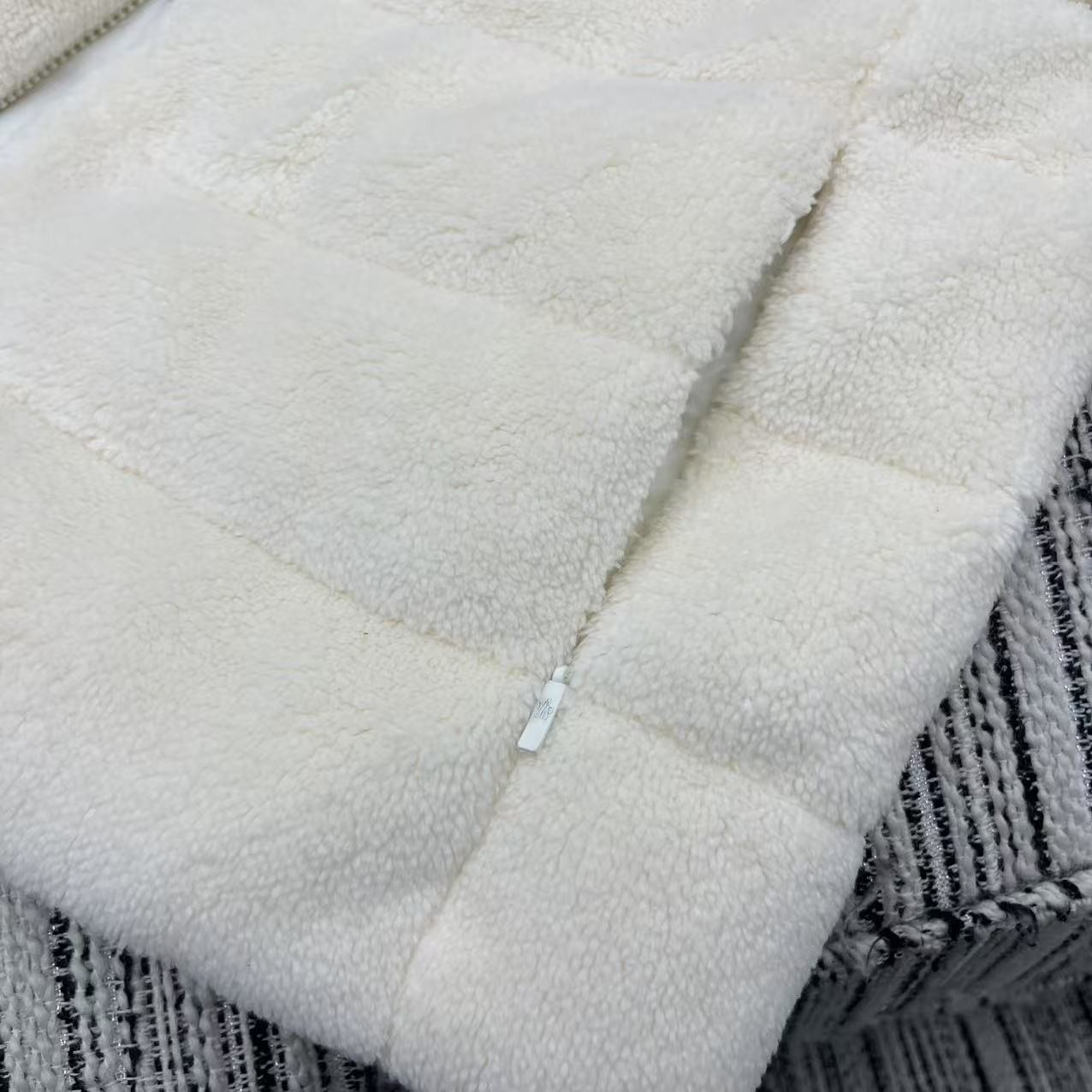 【MONCLER 公式旗艦店】モンクレール ダウンジャケット ご好評に付き再入荷！