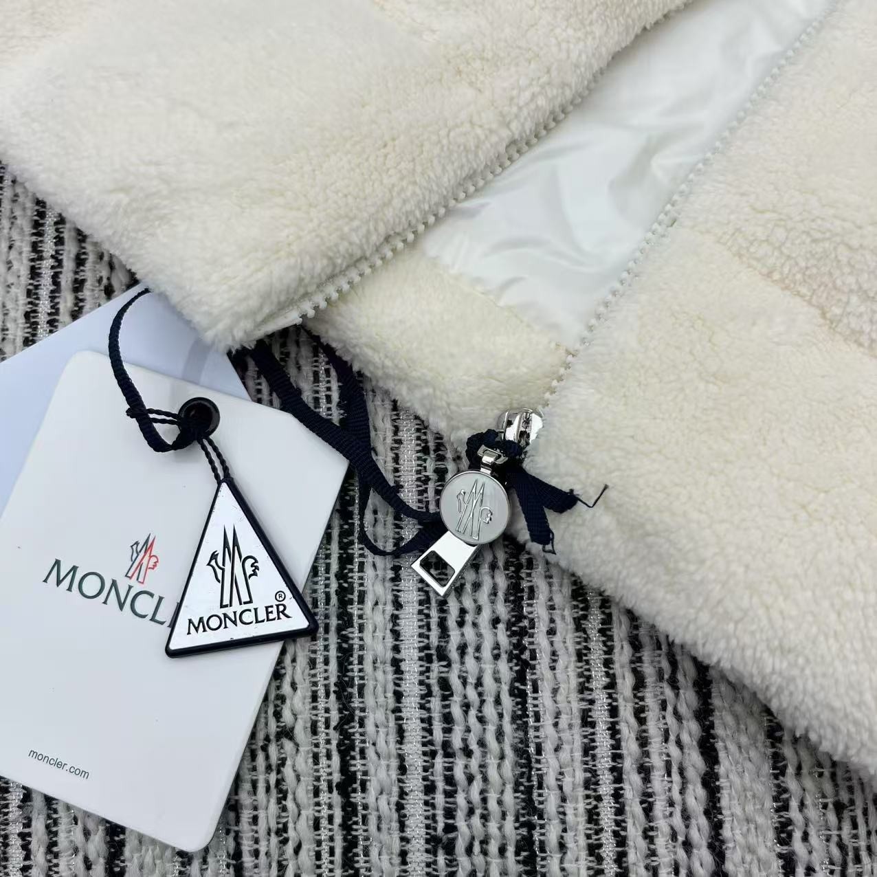 【MONCLER 公式旗艦店】モンクレール ダウンジャケット ご好評に付き再入荷！