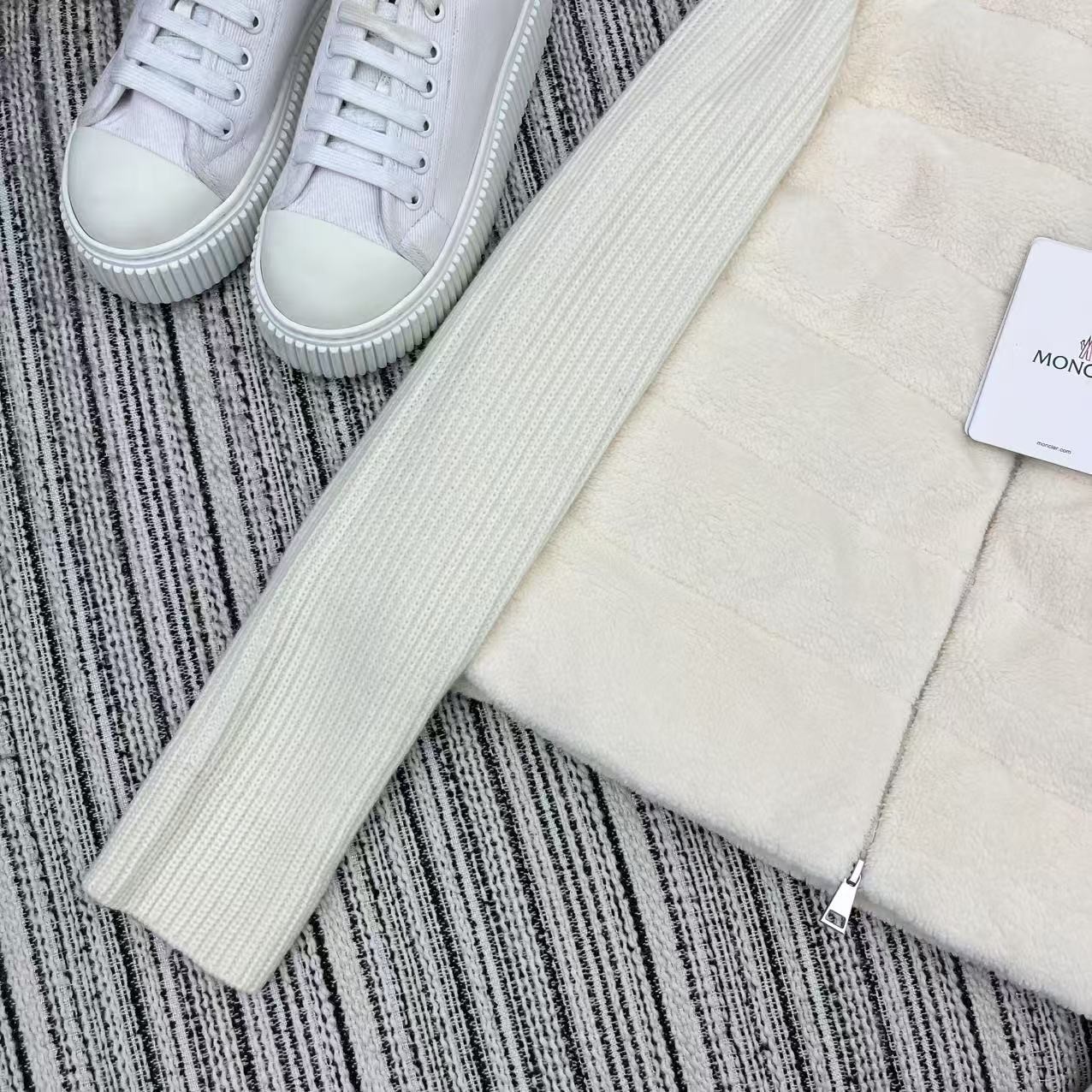 【MONCLER 公式旗艦店】モンクレール ダウンジャケット ご好評に付き再入荷！