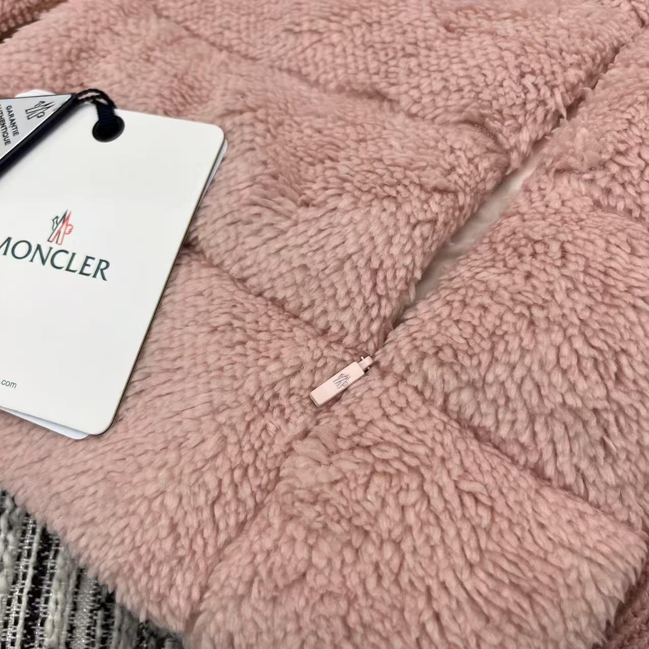 【MONCLER 公式旗艦店】モンクレール ダウンジャケット ご好評に付き再入荷！