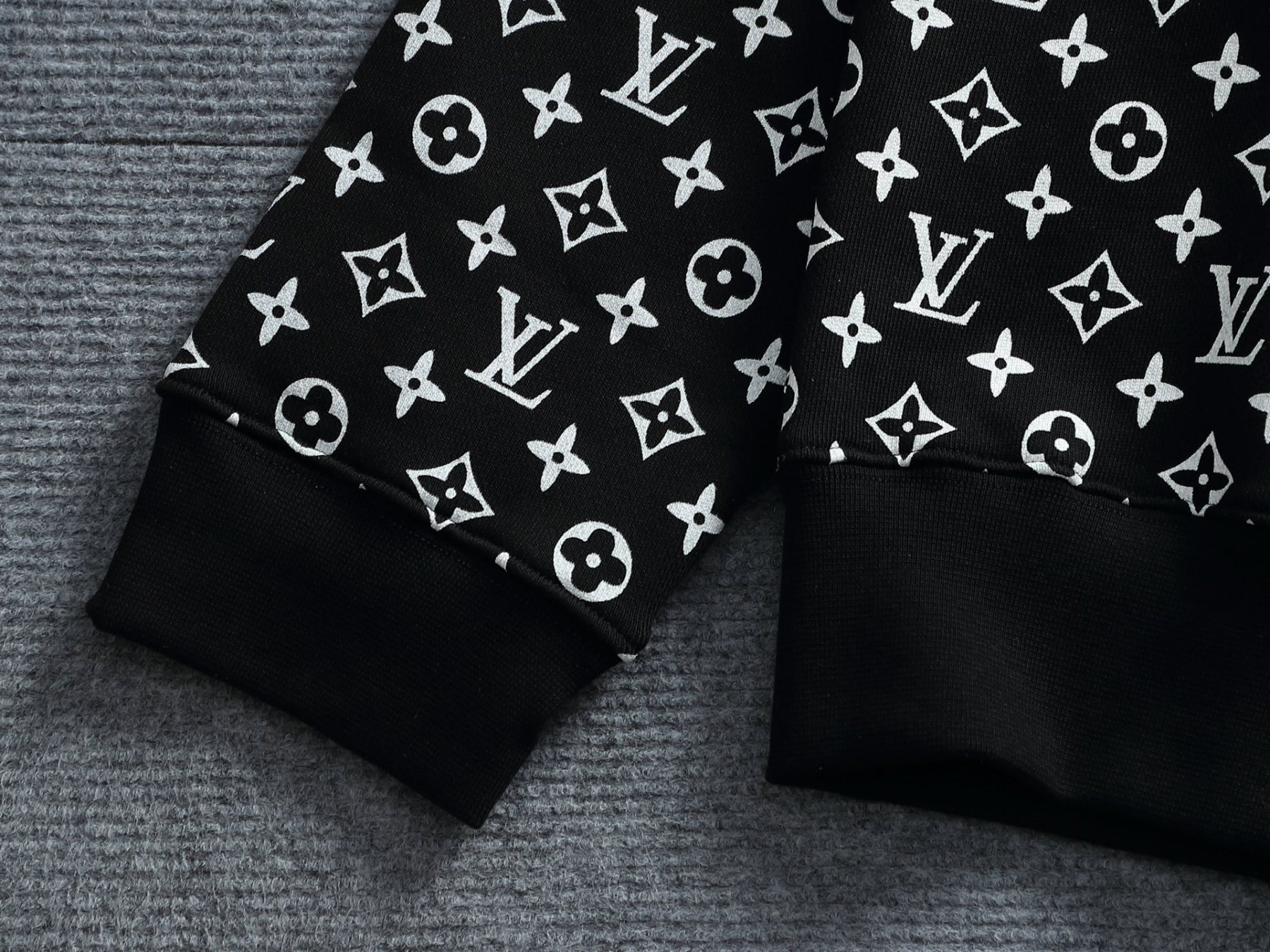 【LOUIS VUITTON】長袖 T シャツ