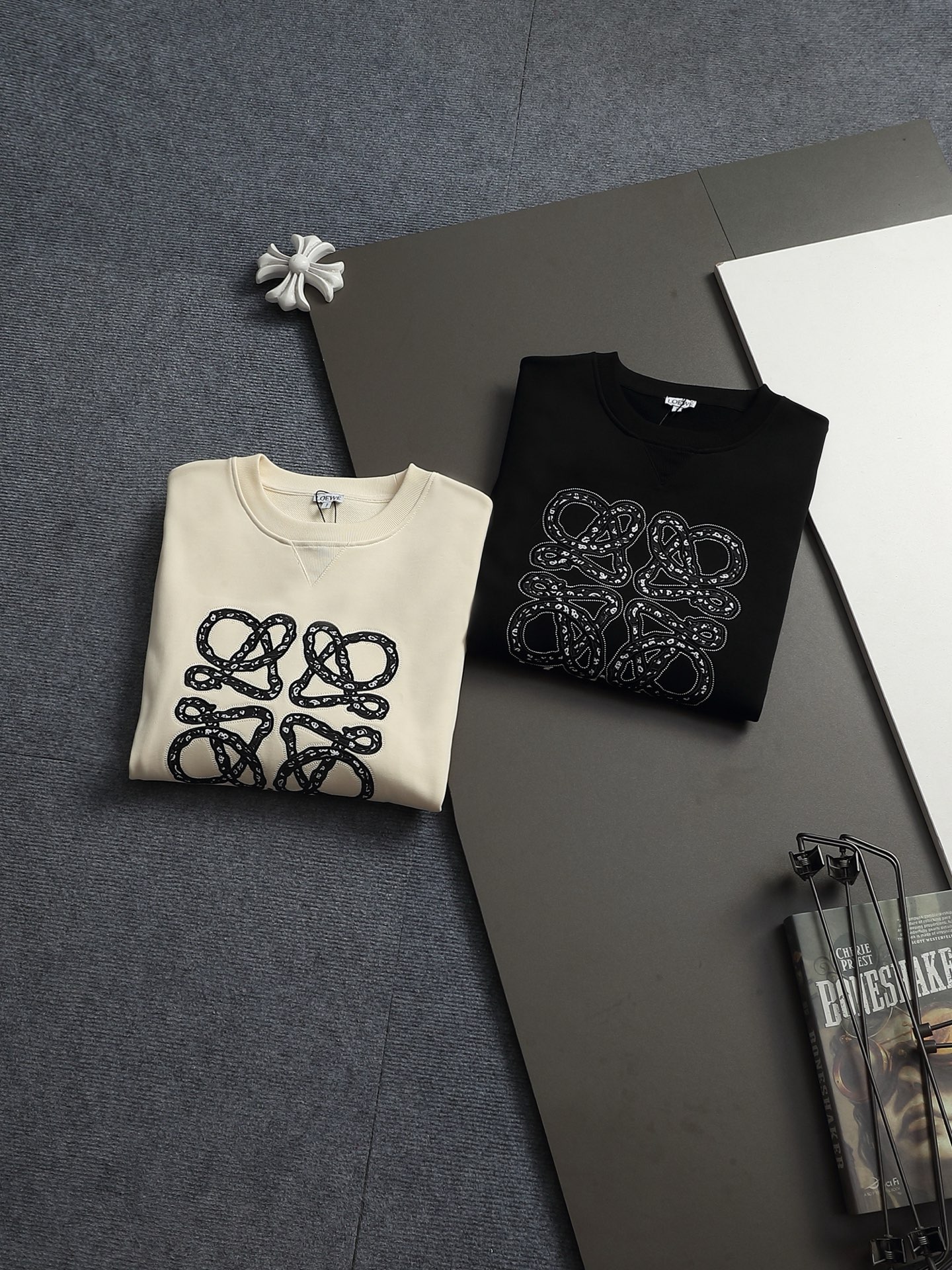 【LOEWE】刺繍長袖 T シャツ
