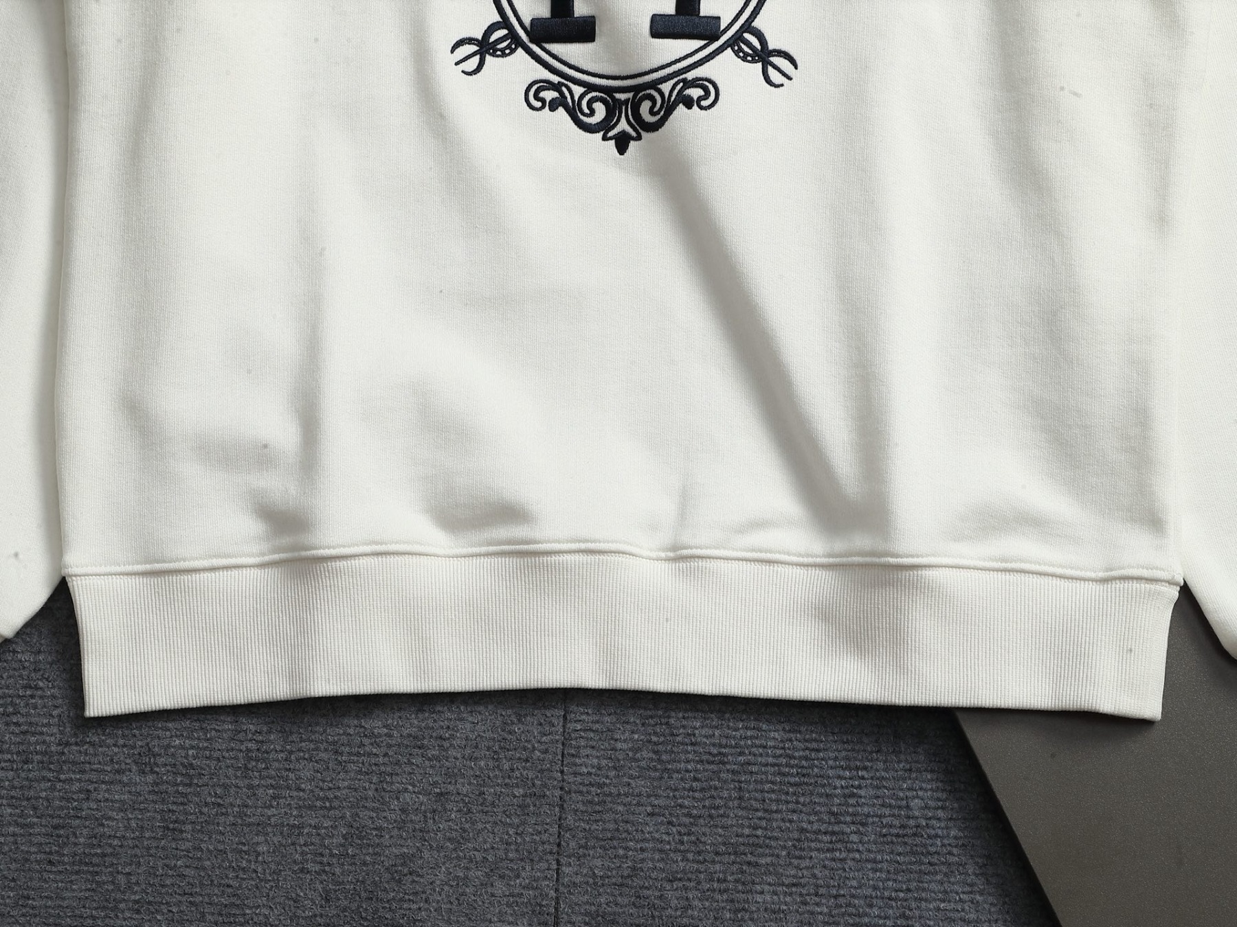 【HERMES】刺繍長袖 T シャツ