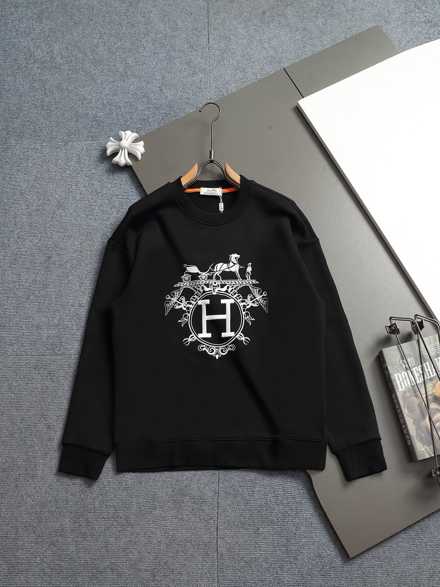 【HERMES】刺繍長袖 T シャツ