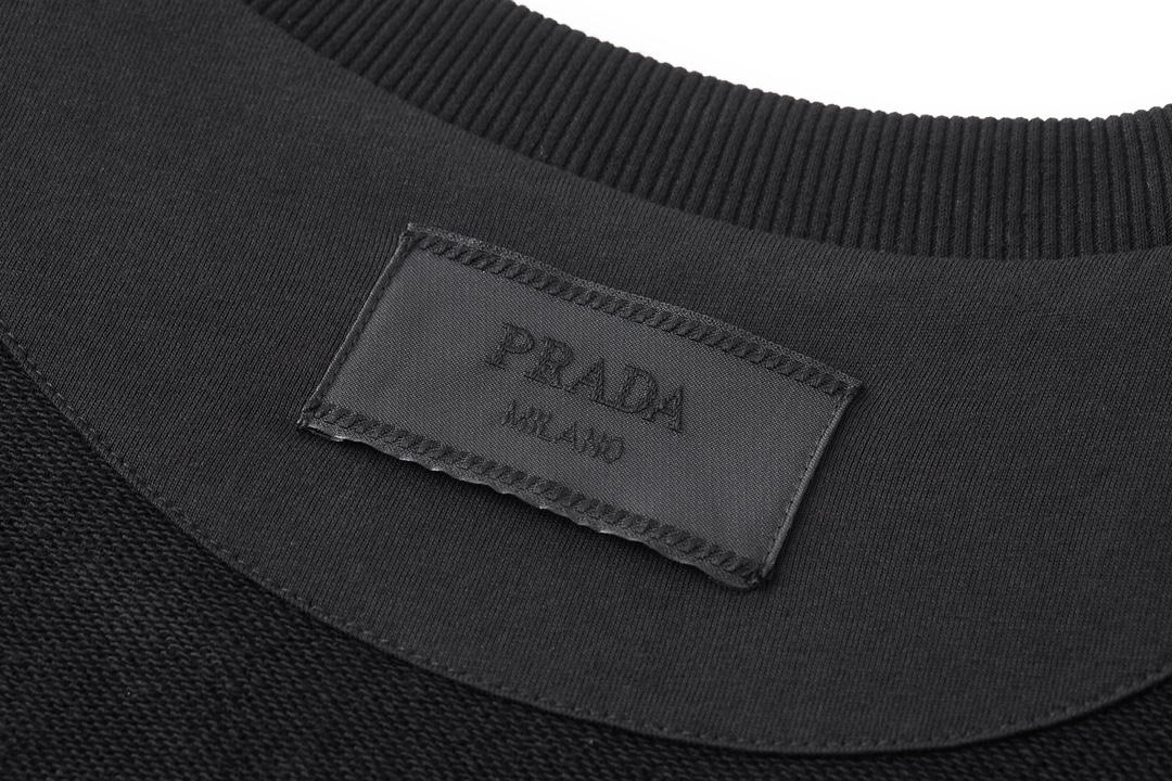 【PRADA】長袖 T シャツ