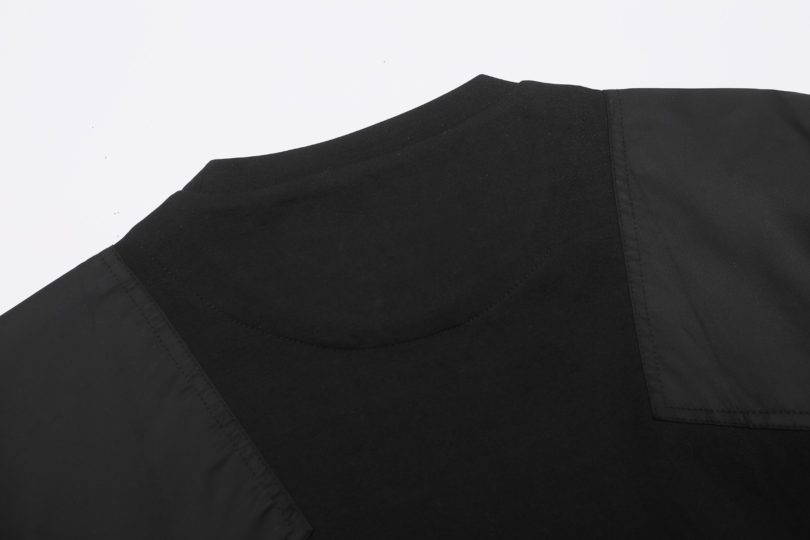 【PRADA】長袖 T シャツ
