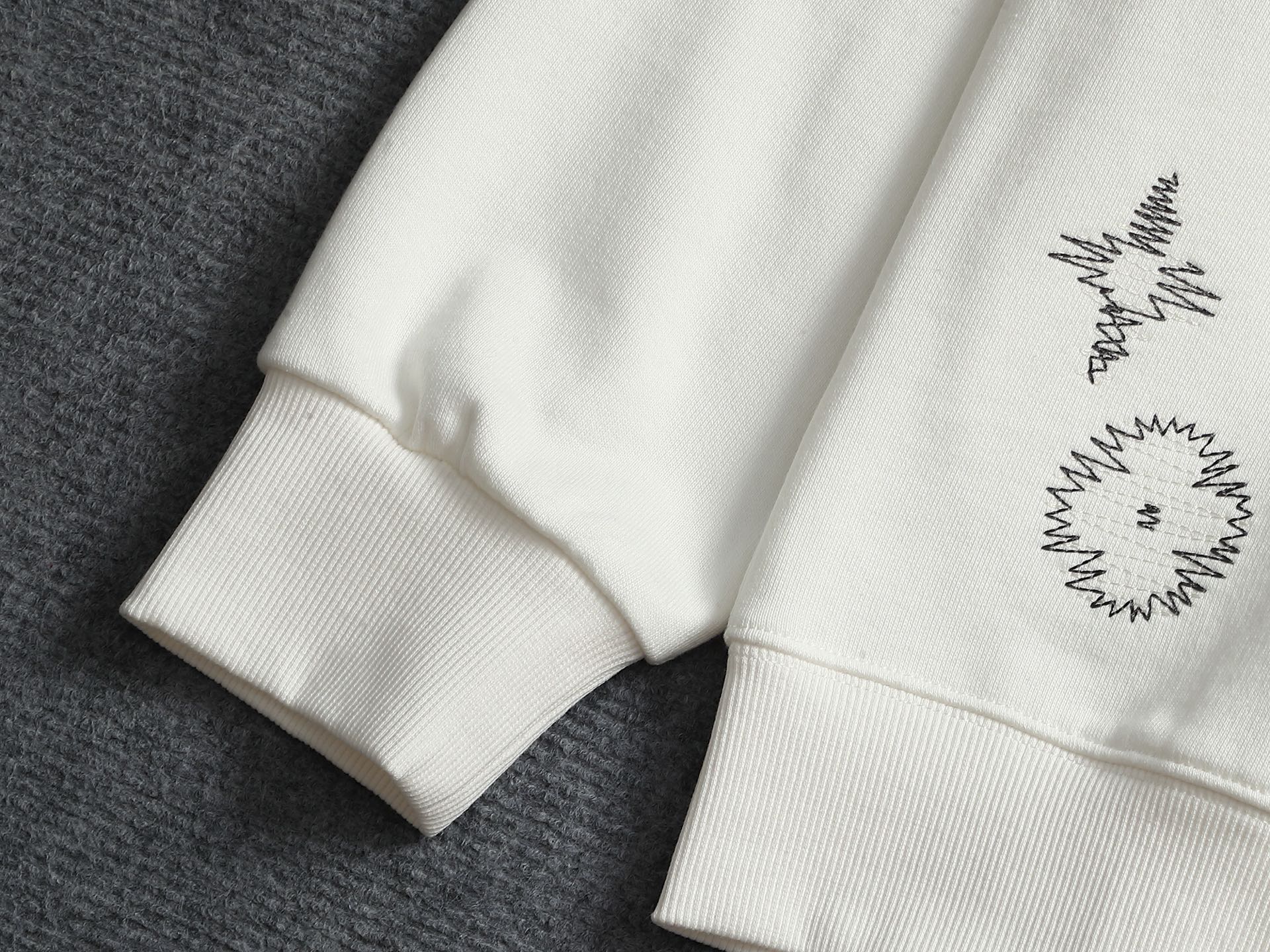 【LOUIS VUITTON】刺繍長袖 T シャツ