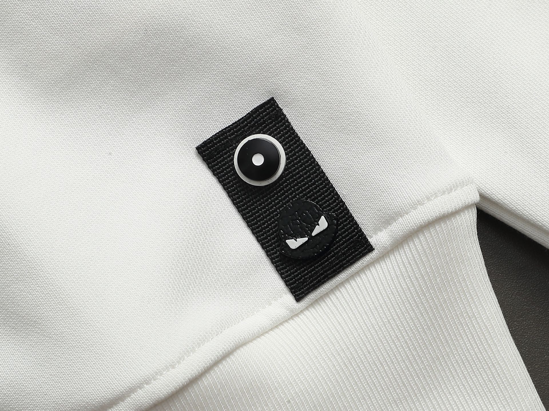 【FENDI】長袖 T シャツ
