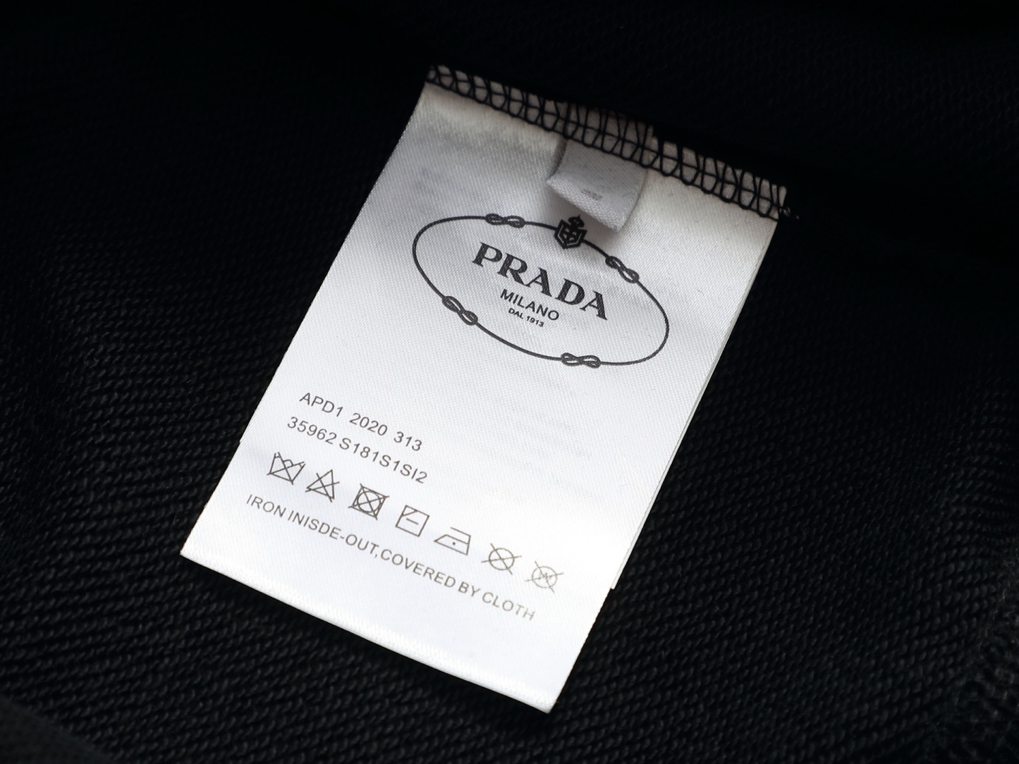 【PRADA】プリント長袖 T シャツ
