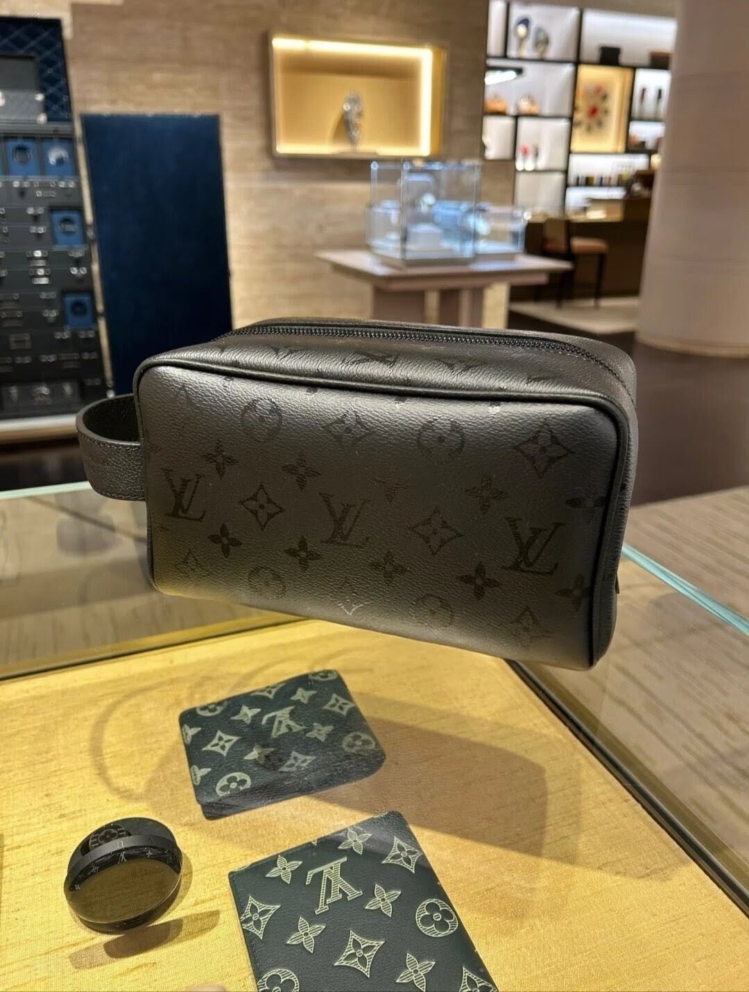 使い勝手がいい【Louis Vuitton】ロッカー ドップ・キット M26810