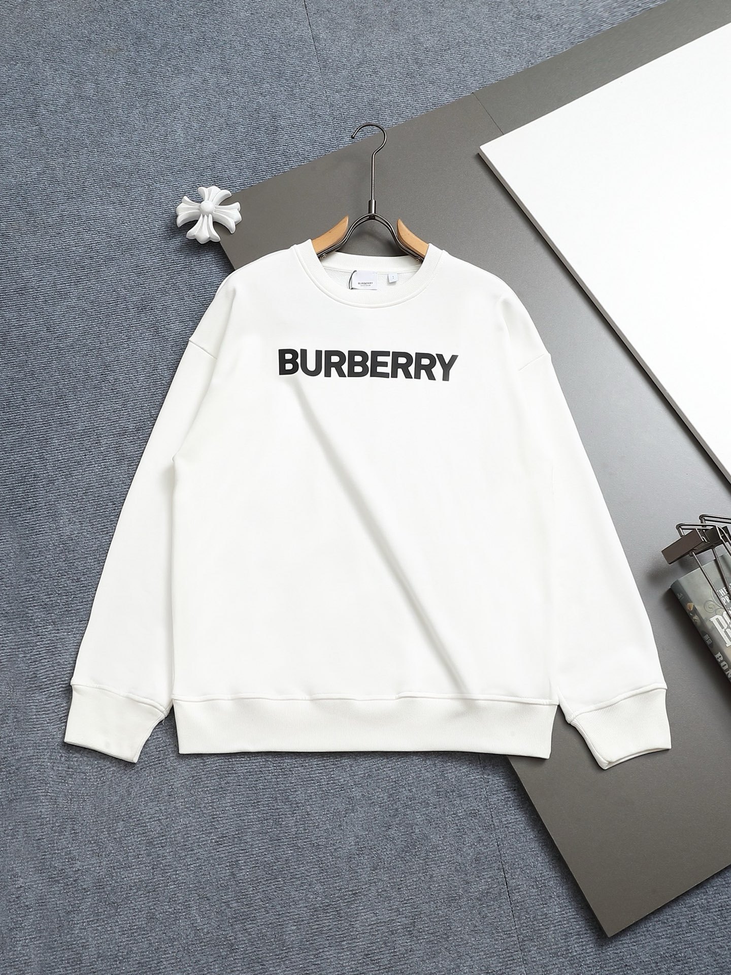 【BURBERRY】プリント長袖 T シャツ