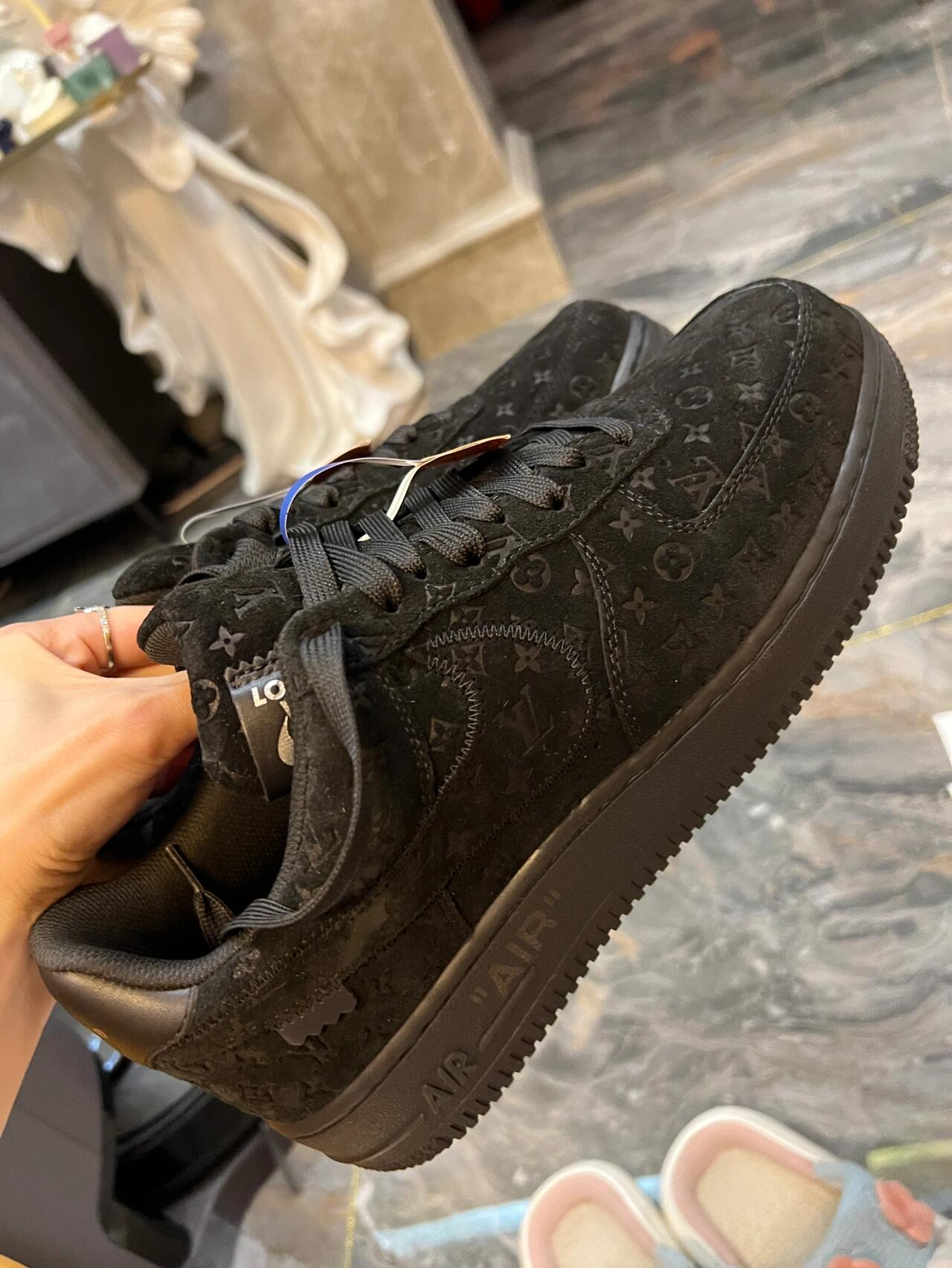 【Louis Vuitton x Nike】コラボ Air Force 1 Low & Pilot Case Black【日本未入荷】♪超入手困難