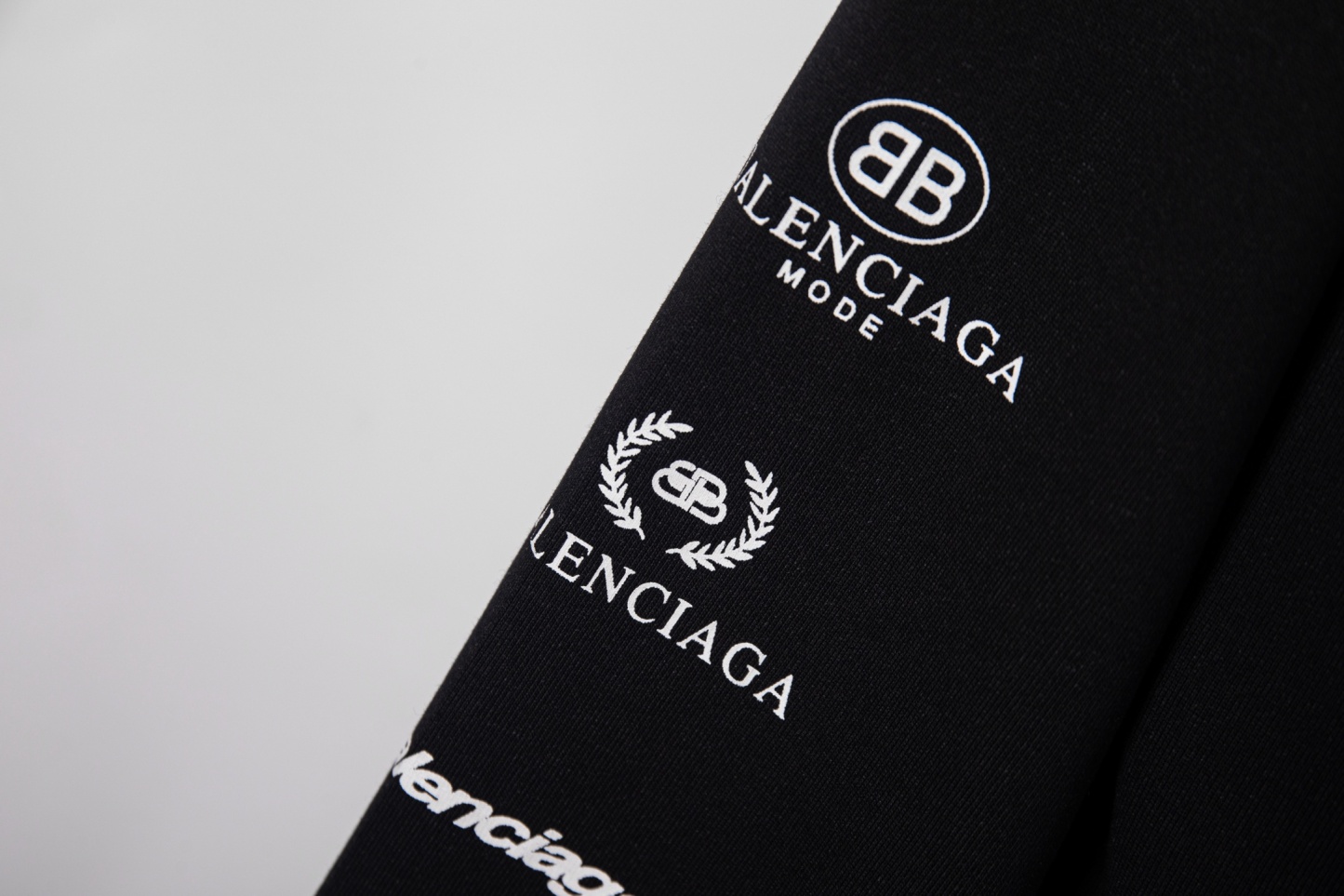 【BALENCIAGA】プリント長袖 T シャツ