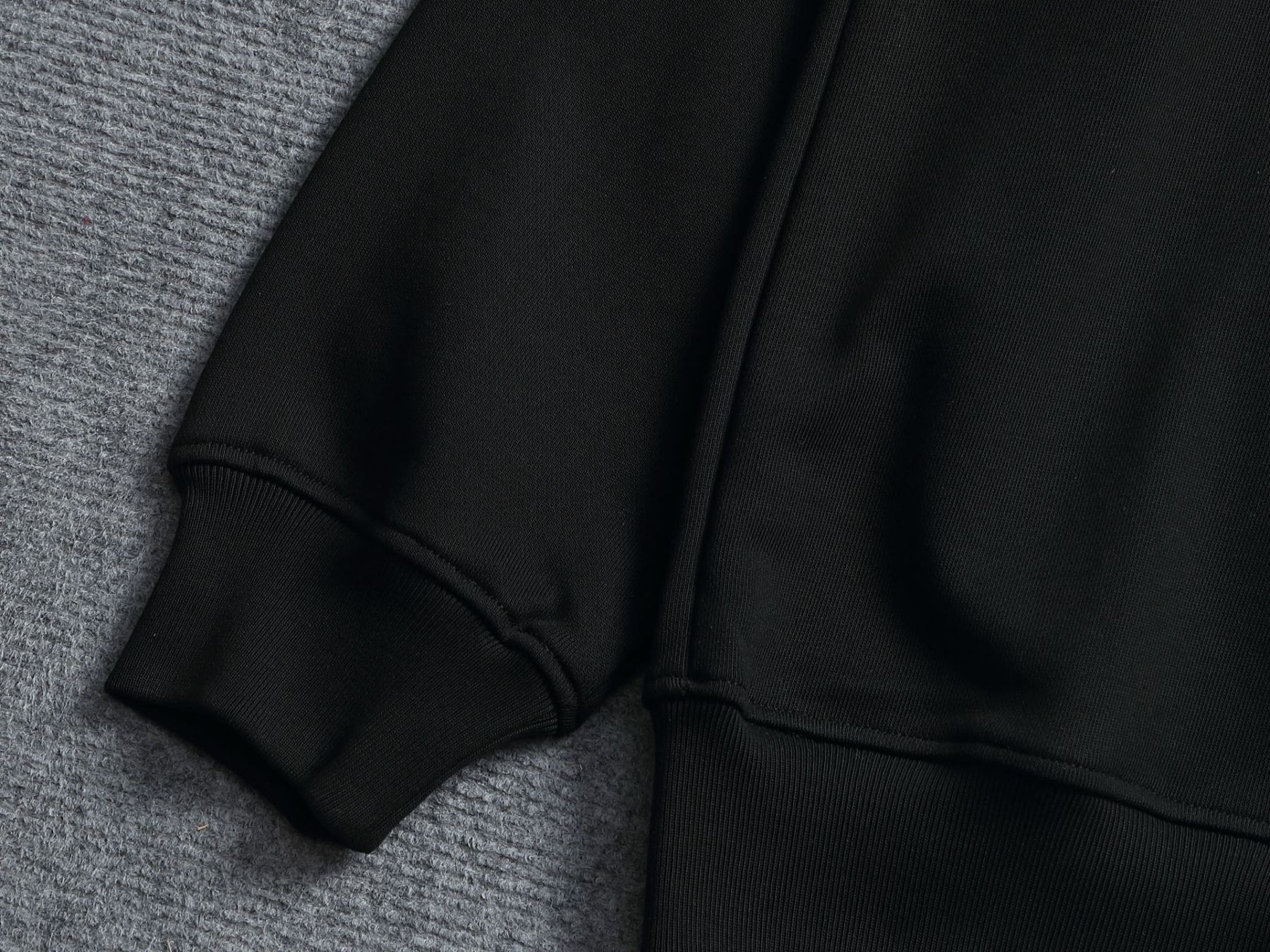 【MONCLER】刺繍長袖 T シャツ
