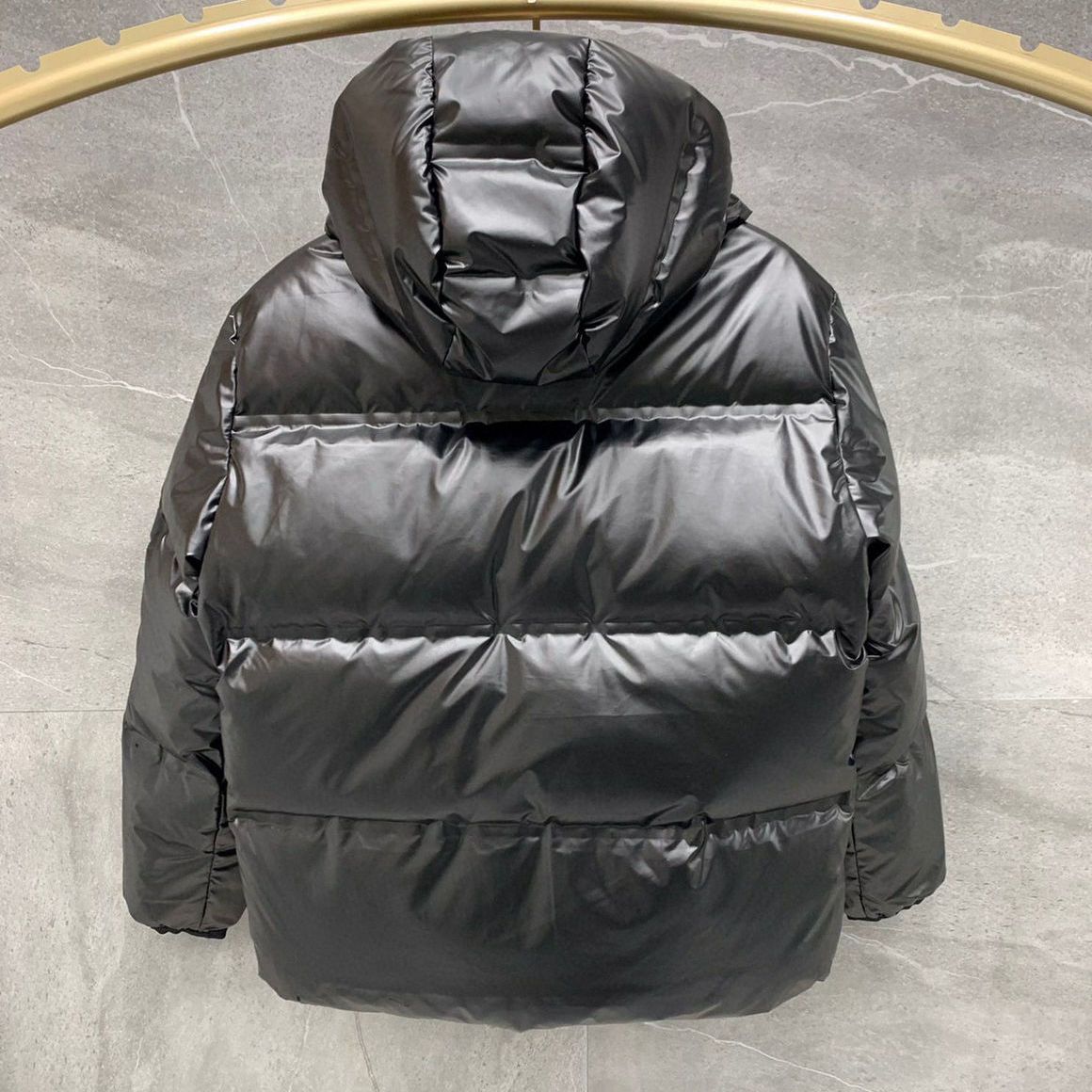 PRADA  ダウンジャケット 代金引換 送料無料  おうちで試着