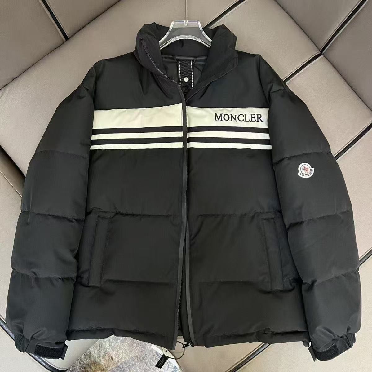【MONCLER 公式旗艦店】モンクレール ダウンジャケット ご好評に付き再入荷！