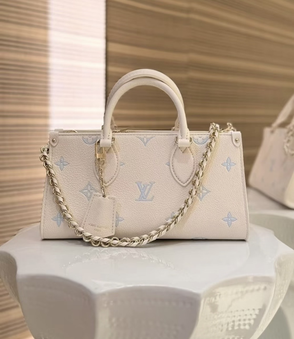 【気品溢れる♪】Louis Vuitton★オンザゴー EW