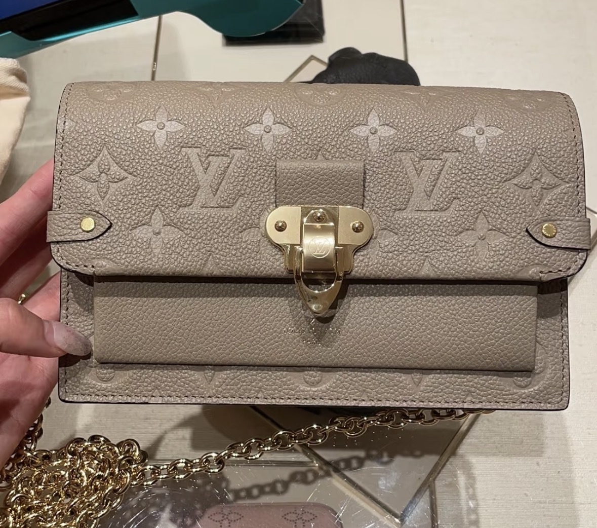 【エレガントなミニバッグ】 Louis Vuitton チェーンバッグ 財布