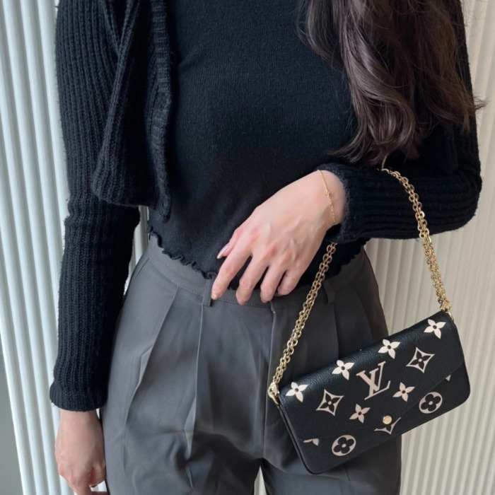 【品格を持ち歩く♪】Louis vuitton チェーンウォレット