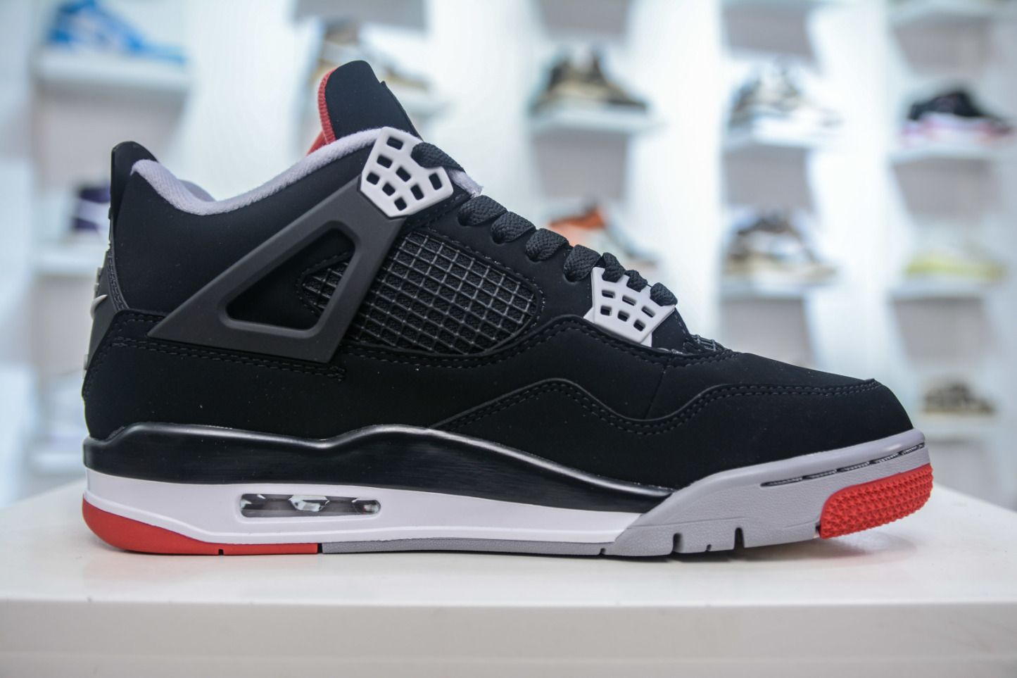 NIKE AIR JORDAN 4 AJ4 Retro Bull