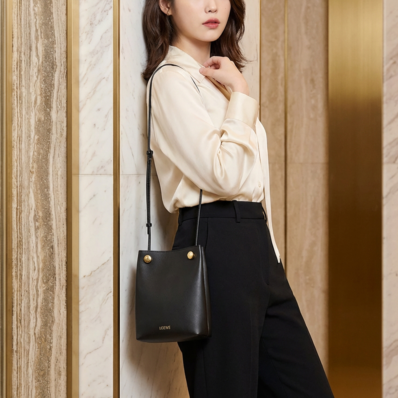 LOEWE ぺブル ポーチ スムースカーフ