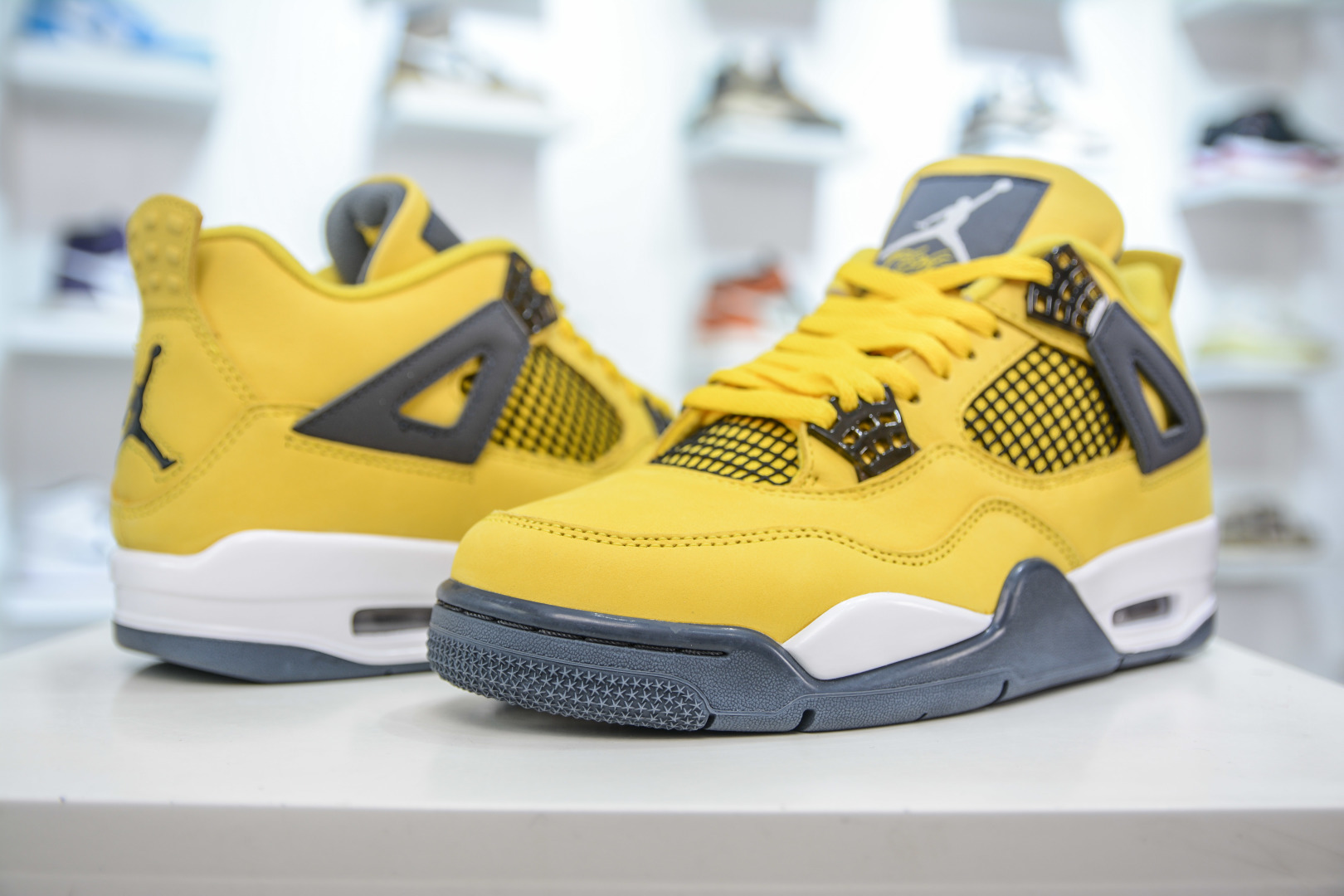 NIKE AIR JORDAN 4 AJ4 Retro "Tour Yellow"