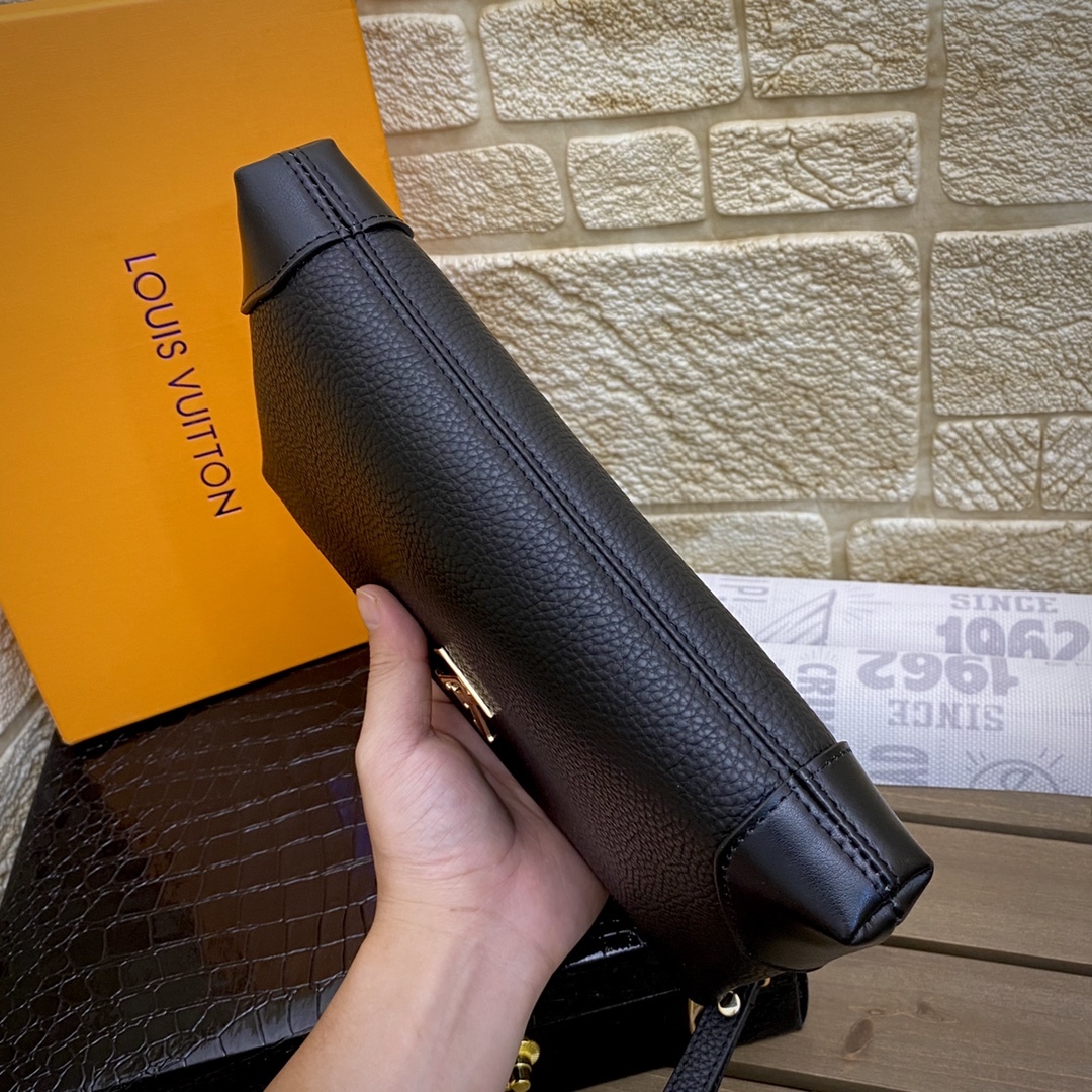 LOUIS VUITTON（ルイヴィトン）クラッチバッグ 28x19x3cm