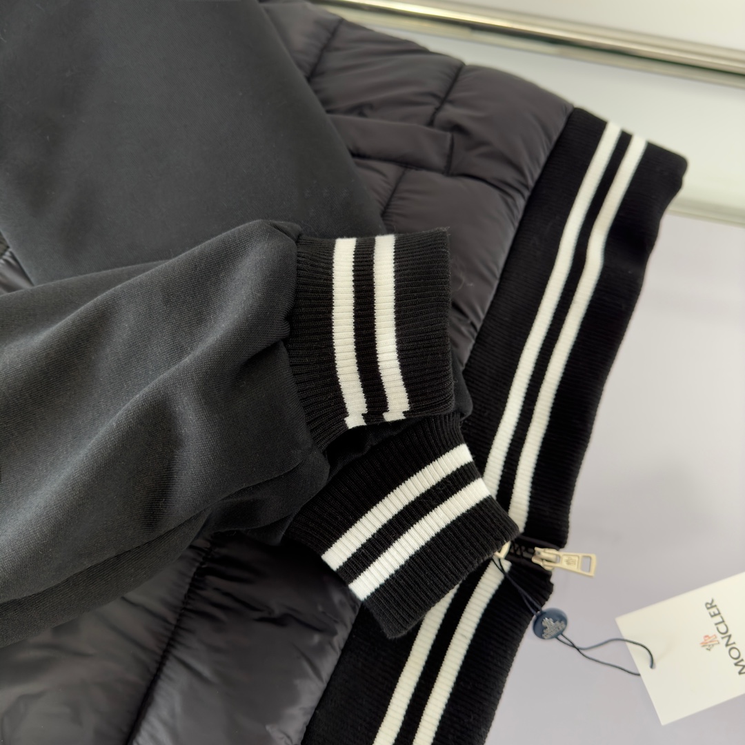 【Moncler】 ダウンジャケット大特価開催