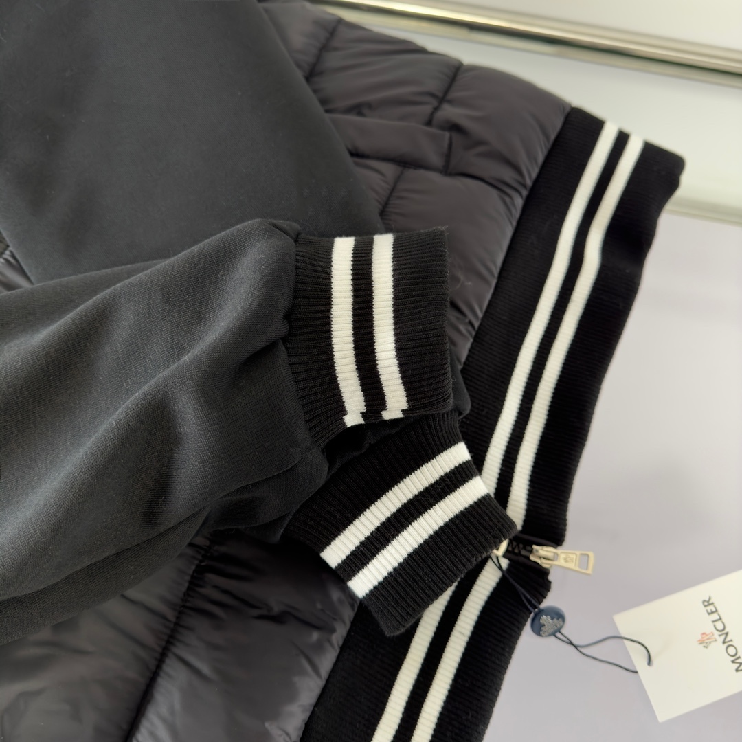 【Moncler】 ダウンジャケット大特価開催