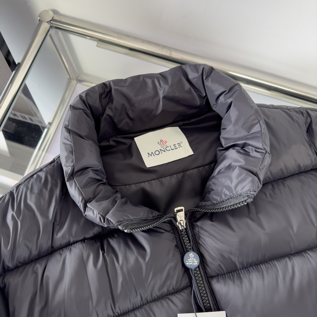 【Moncler】 ダウンジャケット大特価開催