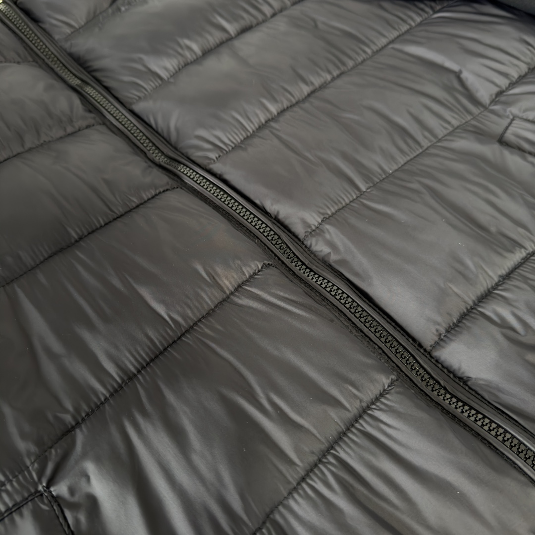 【Moncler】 ダウンジャケット大特価開催