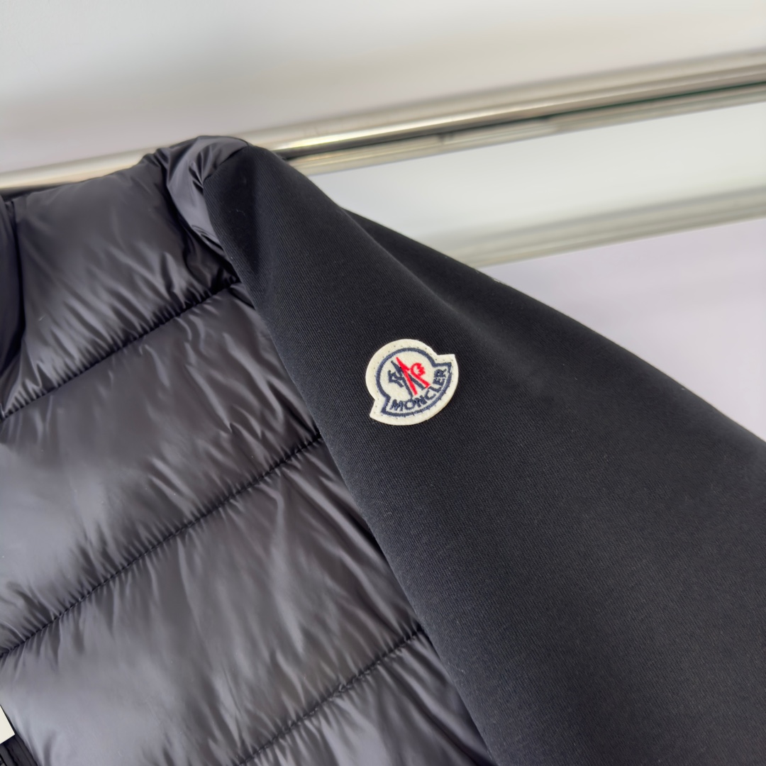 【Moncler】 ダウンジャケット大特価開催