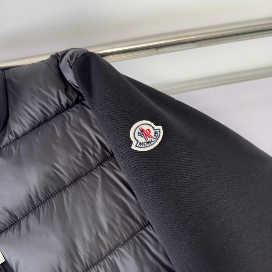 【Moncler】 ダウンジャケット大特価開催